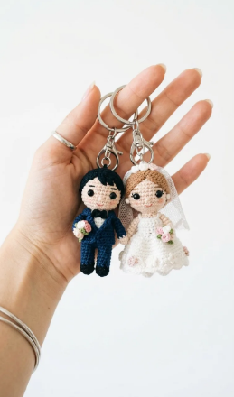 MINI CROCHET BRIDE AND GROOM KEYCHAIN